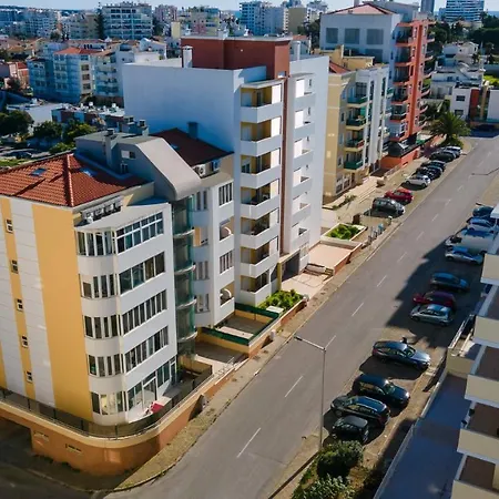 Bright 2bdr W/ Balcony By Lovelystay Apartment