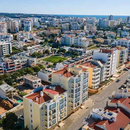 Bright 2bdr W/ Balcony By Lovelystay Portimao