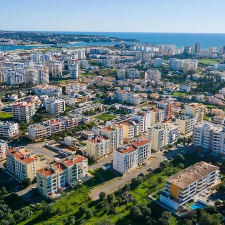 Bright 2bdr W/ Balcony By Lovelystay Apartment