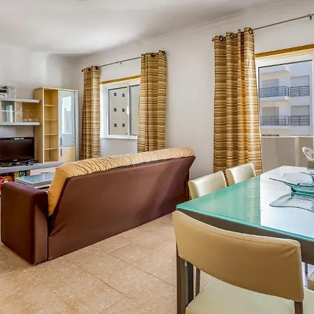 Bright 2bdr W/ Balcony By Lovelystay Apartment