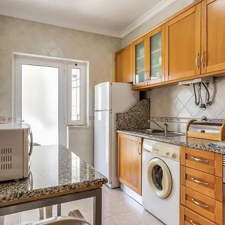 Apartment Bright 2bdr W/ Balcony By Lovelystay *