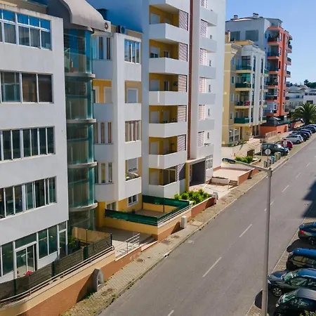 Appartamento Bright 2bdr W/ Balcony By Lovelystay Portimão