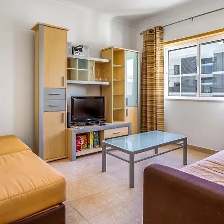 Appartamento Bright 2bdr W/ Balcony By Lovelystay