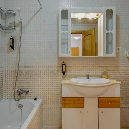 Bright 2bdr W/ Balcony By Lovelystay Apartment Portimao